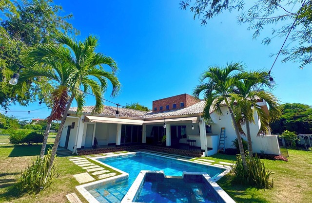 Whole house in Playa Punta Chame with pool and gazebo just steps from the ocean!