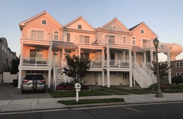 WHOLE ONE MTH BKG FOR JUL 2023! Walk to beach, STEPS to restaurants, marina!