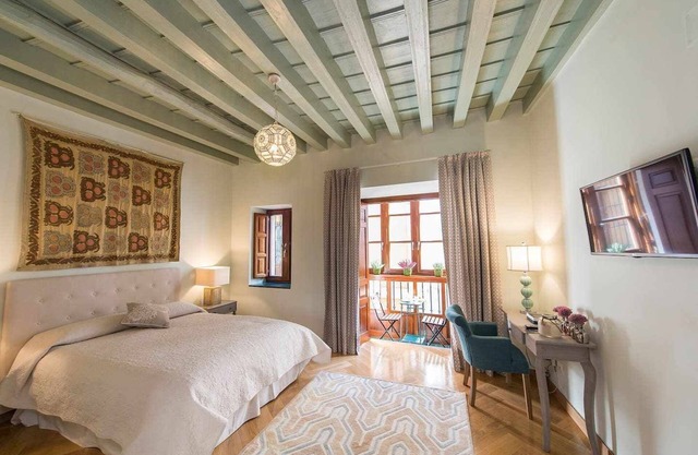 WIDE AND COMFORTABLE 6 PERSONS APARTMENT IN DOWNTOWN - FREE WIFI AND A/C