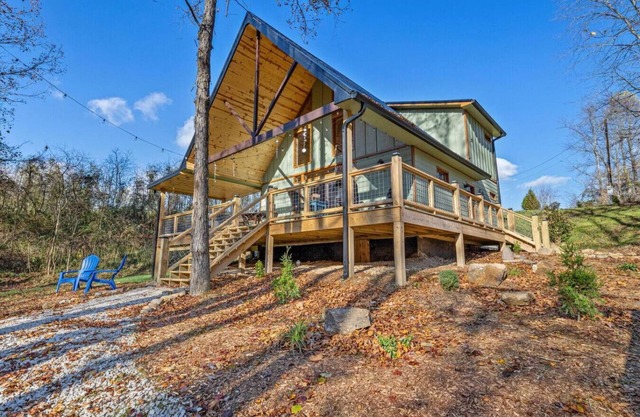 WiFi, Hot Tub & Pets - EagleRock Retreat in RRG!