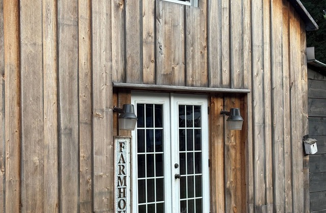 Wild horse sanctuary guest cabin. 1-bedroom in West Fulton