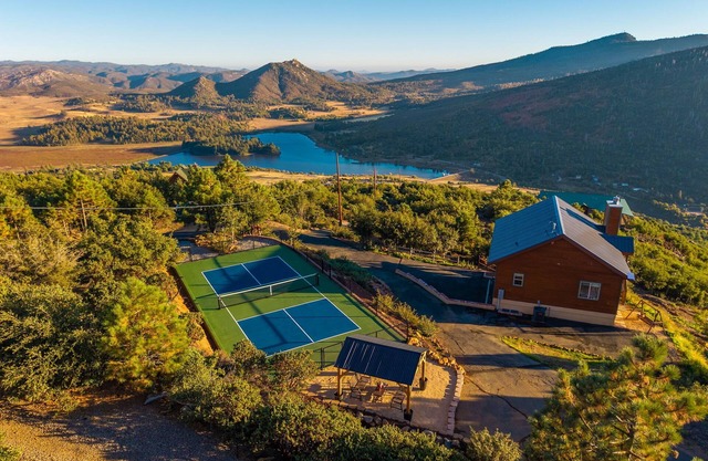 Wild Moon Ranch — Mountain-Top Retreat with Panoramic Lake Views, Pickleball & Cedar Hot Tub