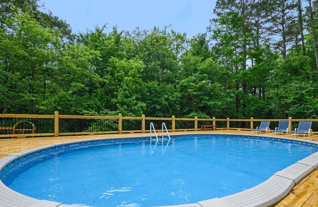 Wild Oasis Lodge: 4BR,4.5BA, Sleeps 12 + Game Room and Theatre Room