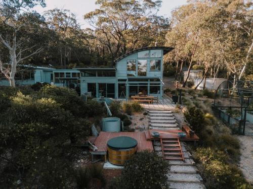 Wildacres Luxe 40 Acre Australian bush escape with private cliffs