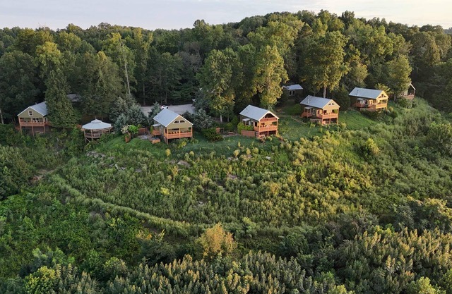 Wildflower Cabin – Hot Tub & Mountain Views