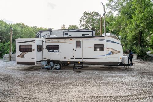 Wildwood Camper: Grill Firepit Pets OK