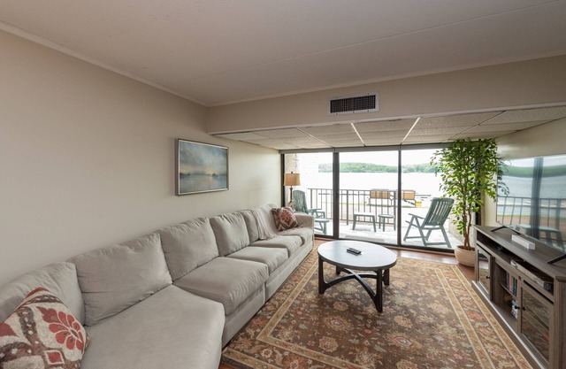 Will O' The Wisp 102B: One Bedroom Lakefront Condo with Fireplace & Free WIFI!