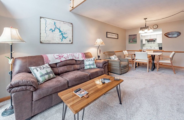 Will O' The Wisp 308D: Lakefront 2 Bedroom Condo, Close to Indoor Pool & Game Ro