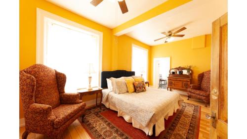 William F Cody - Historic Hotel