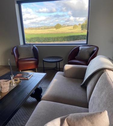 Willow Lodge Cashel- Rock View-Sleeps from 2 up to 8 guests
