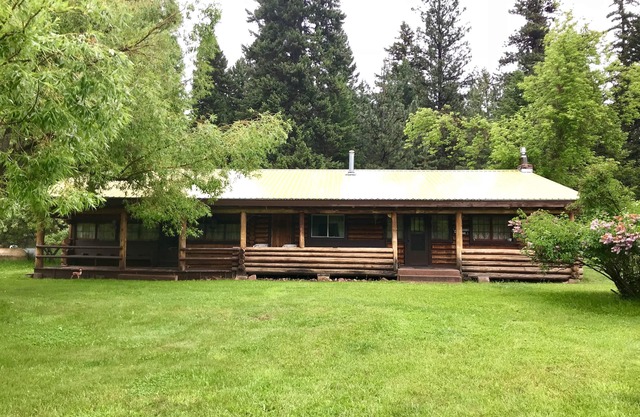 Willow @ Seven Timbers-Log cabin with lake access in beautiful forested setting