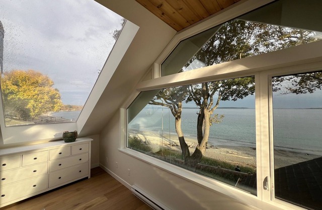 Willows Beach Loft Apartment — Oceanfront, New