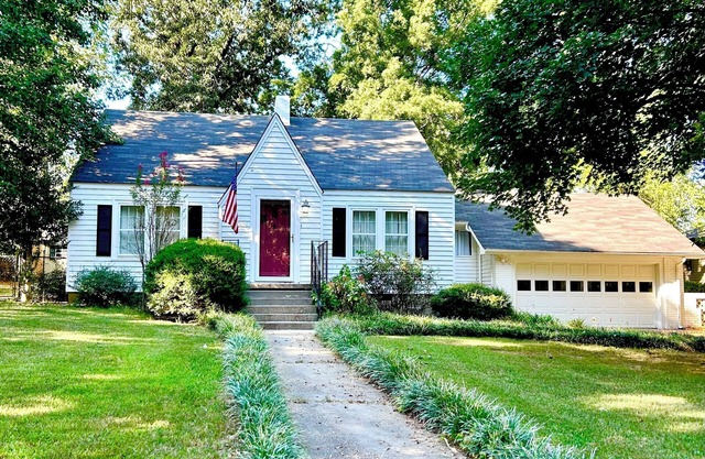 Willows Cottage - Charming Home in Paragould