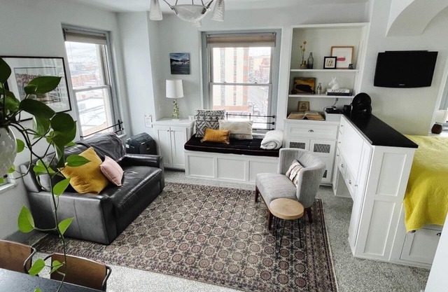 Wilma Digs: Downtown with Mountain Views