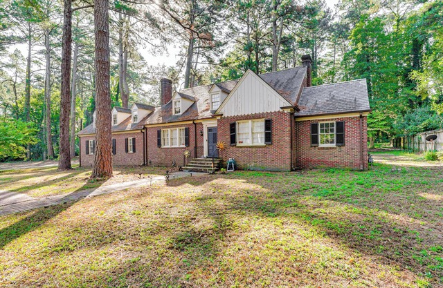 Wilson Family Home: Walk to Community Rec Center!
