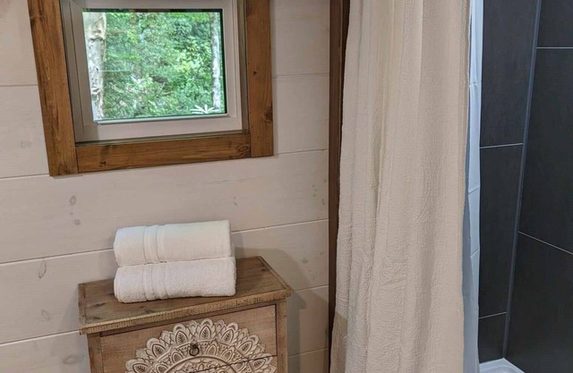 Windsong Creek side cabin c-2