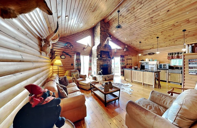 Windy Acres | Dog Friendly + Hot Tub & Great Views!