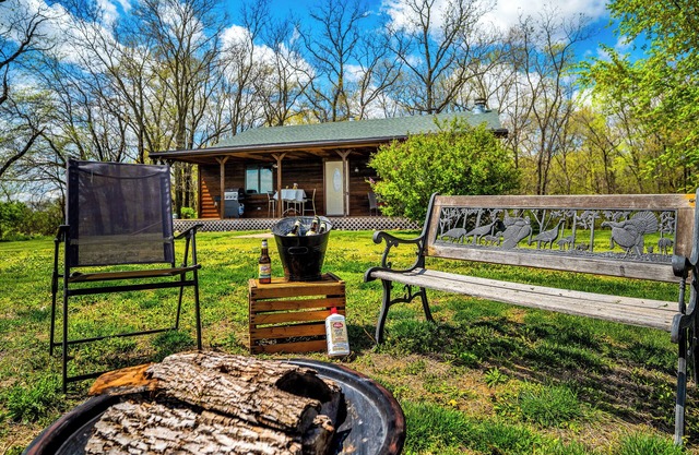 Wine & Vinyl Vacation Home ~ Wine, Vinyl Records, Popcorn Machine, Private Deck