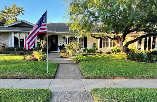 Winston Cooper Space.Private bedroom/shared spacious bathroom "Casa de Conchis"