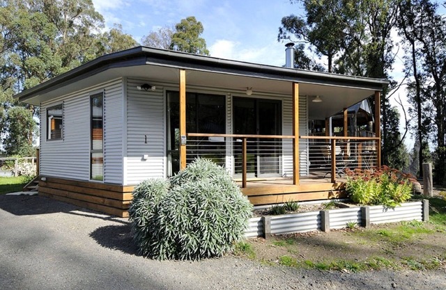 Winter Lights Cottage - Karma Kinglake
