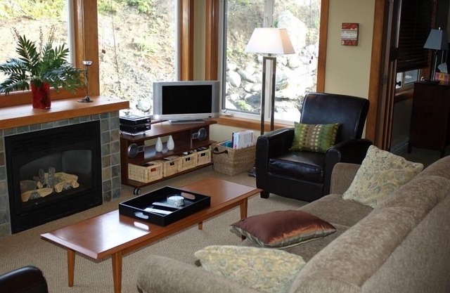 Winter Wonderland True Ski in and Ski Out Peaks Condo!