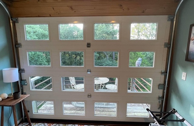 Wister Ridge Cottage - Sleeps 10 - 3 minutes from the lake!