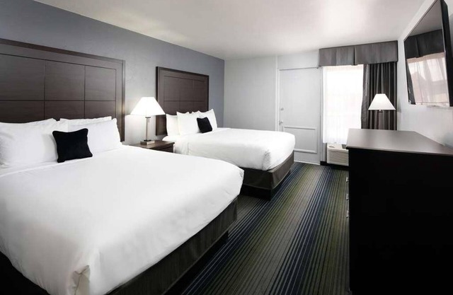 Within walking distance of Tucson Museum of Art! With Pool Access & Free Parking