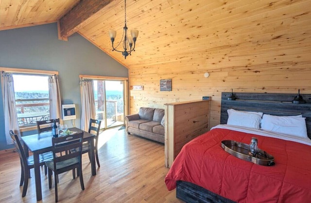 Wolf Springs Ranch, Cabin 5