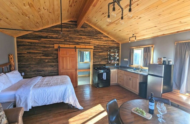 Wolf Springs Ranch, Cabin 6