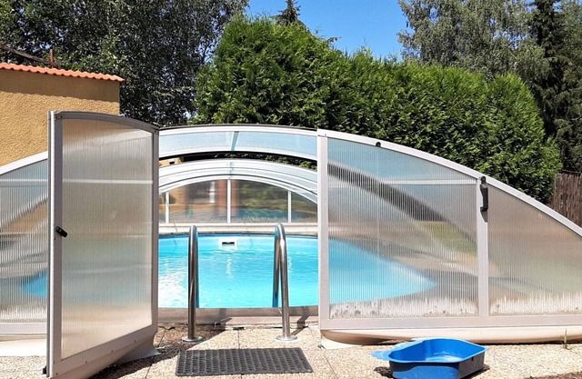 Wonderful private villa for 10 people with WIFI, hot tub, private pool, TV, terrace and pets all.