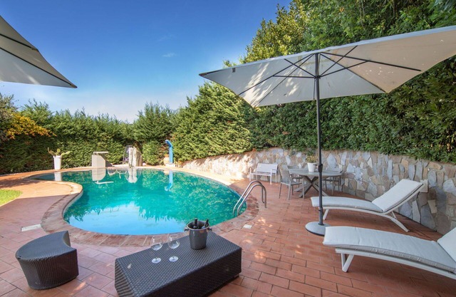 Wonderful private villa for 10 guests with hot tub, WIFI, private pool, A/C and panoramic view