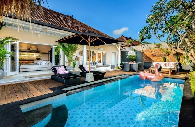 Wonderful 2BR Villa, Near The Beach, Seminyak! W/Private Swimming Pool!