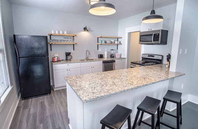 Wonderful 3 BR 2 BA Near Downtown