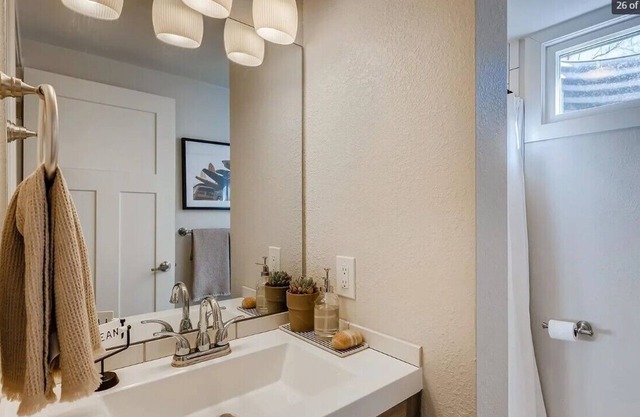 Wonderful 5-bedroom house with AC in Centennial