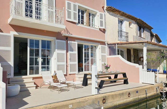 Wonderful air-conditioned house for 10 people and double mooring of 13m