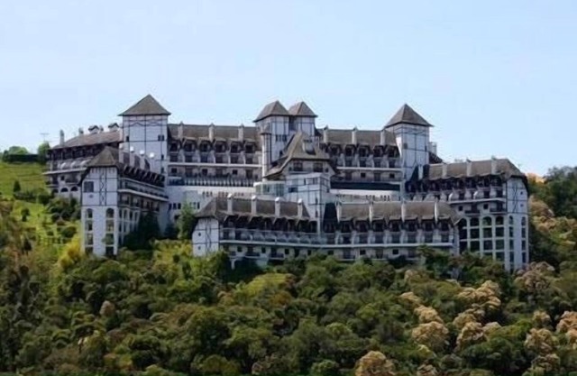 WONDERFUL CASTLE IN MOUNTAIN - UPPER CAPIVARI - NOBLE AREA