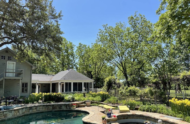 Wonderful Cottage located on three acres. Overlooks garden, pool and hot tub.