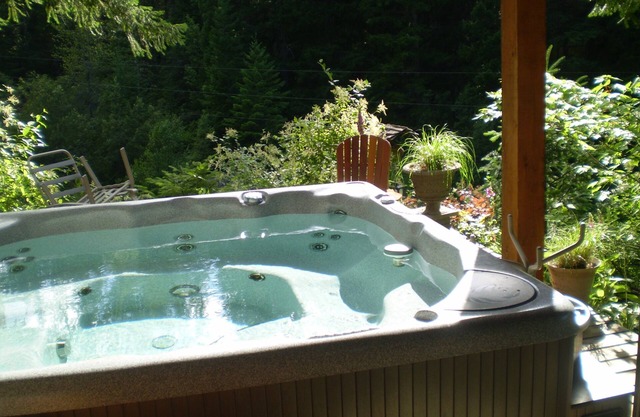 Wonderful Family house, Private Hot Tub, Close to Beach