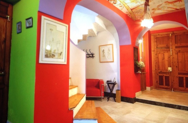 WONDERFUL FULLY RENOVATED TOWN HOUSE PERFECT LOCATION IN THE OLD TOWN NEAR BEACH