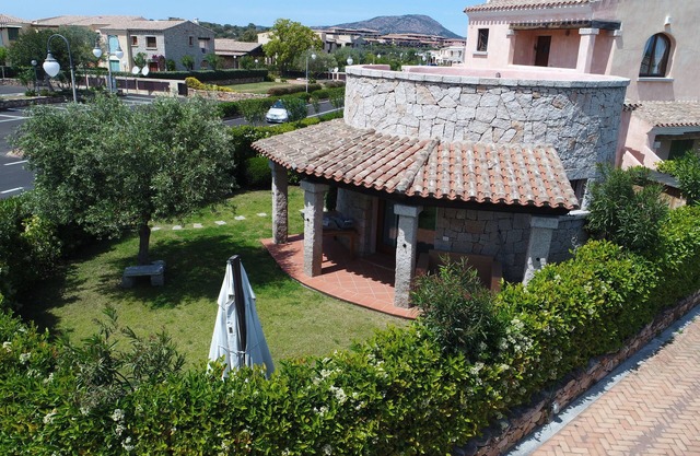 Wonderful head-end villa with large garden and solarium