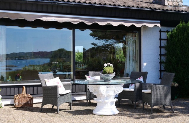 Wonderful holiday home with sea views and private pool