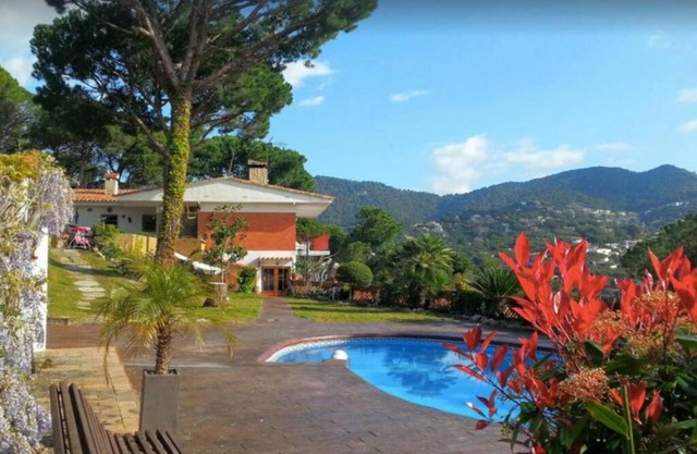 Wonderful house in the mountains with sea views