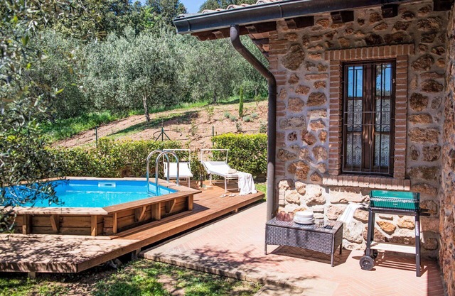 Wonderful private villa for 4 people with private pool, WIFI, A/C, TV, patio and pets allowed
