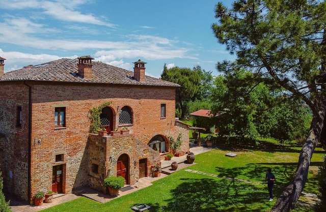 Wonderful private villa for 11 people with WIFI, private pool and TV, close to Montepulciano