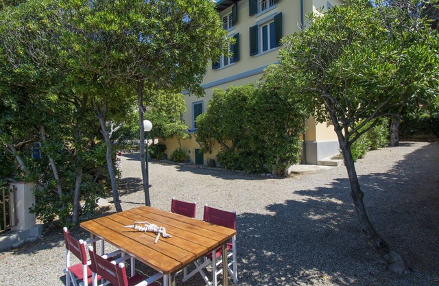 Wonderful private villa for 9 people with WIFI, TV, patio and pets allowed