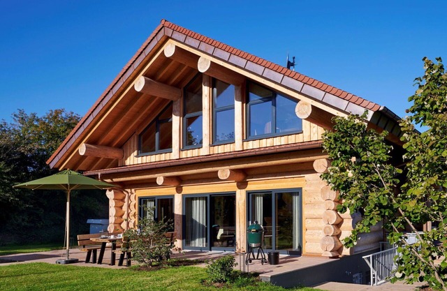 Wonderful private villa for 8 people with hot tub, WIFI, pool, TV, patio and pets allowed
