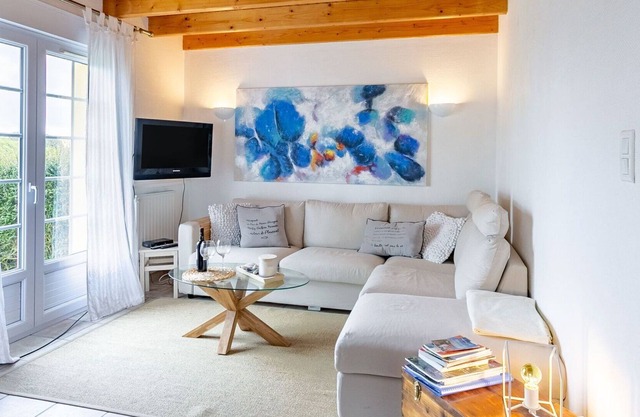 Wonderful private villa for 2 guests with WIFI, TV, patio, pets allowed and parking