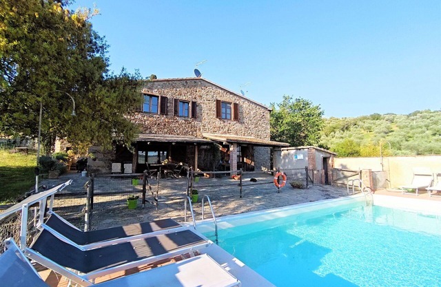 Wonderful private villa for 12 people with private pool, A/C, WIFI, TV, patio and panoramic view