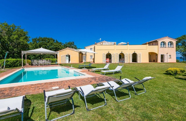 Wonderful private villa with WIFI, private pool, A/C, TV, patio, pets allowed and panoramic view