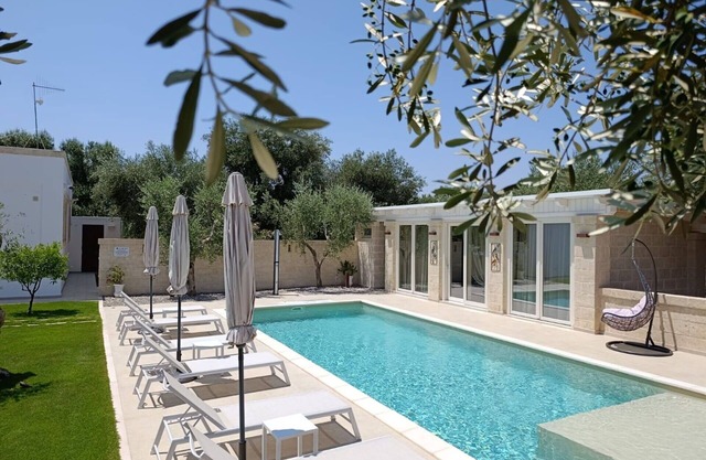 Wonderful private villa for 6 guests with A/C, private pool, WIFI, TV and patio, close to Ostuni